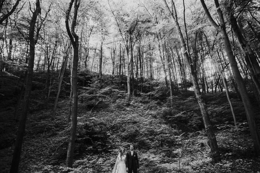 Sesja ślubna w lesie