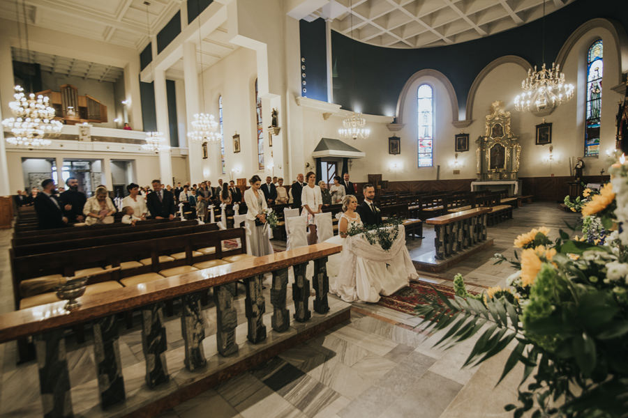 ślub w kościele św. Piotra i Pawła w Trzebini